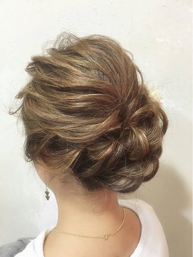 梅雨の時期こそヘアアレンジ