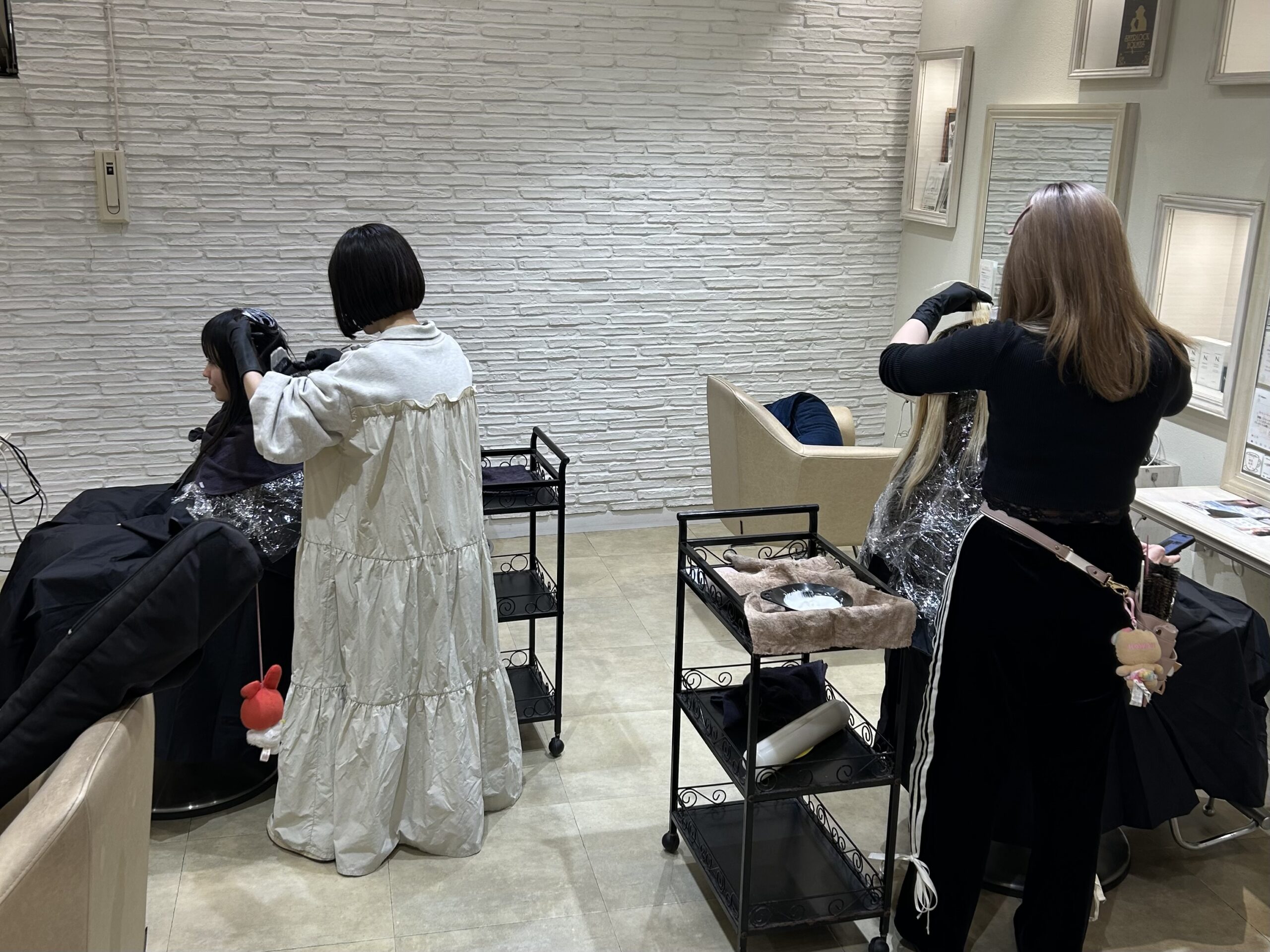 営業後のサロン風景